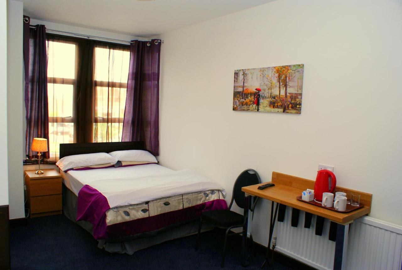 The Hindes Hotel Harrow Pokoj fotografie